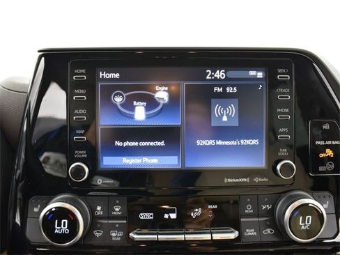 Used 2022 Toyota Highlander XLE image 12