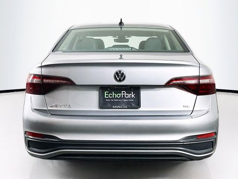 Used 2024 Volkswagen Jetta SE image 7