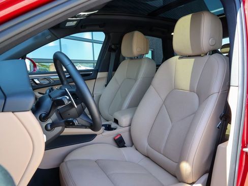 Certified 2026 Porsche Macan AWD/4WD image 5