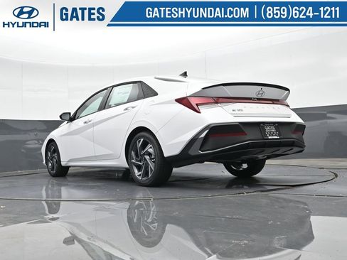 Used 2025 Hyundai Elantra Sport image 38