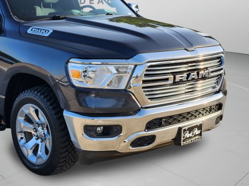 Used 2019 RAM 1500 4x4 Crew Cab image 34