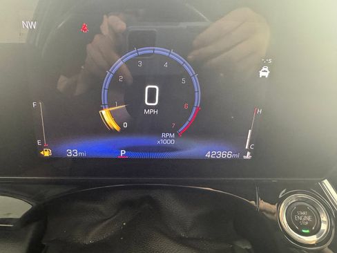 Used 2024 Chevrolet Trax RS FWD image 4