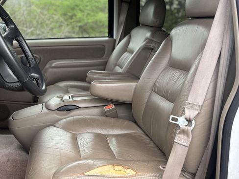 Used 1997 Chevrolet Tahoe 4WD w/ Preferred Equipment Group 3 image 11