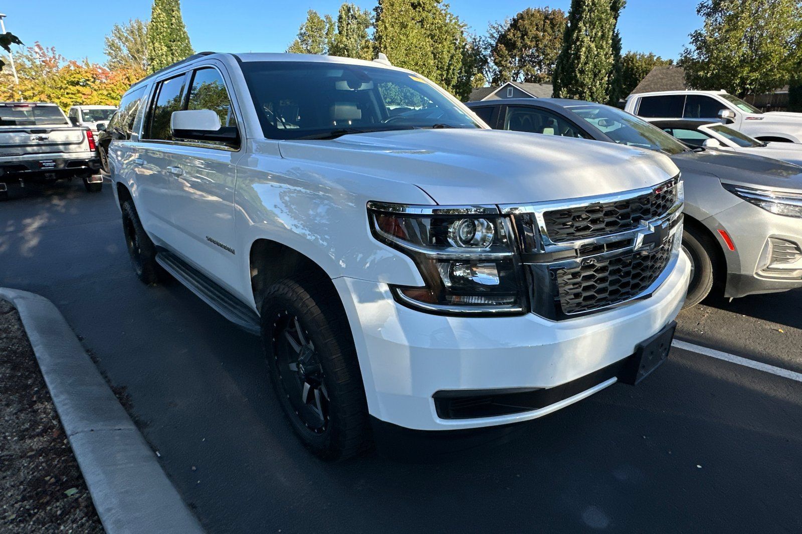 Used 2017 Chevrolet Suburban LS RWD image 2