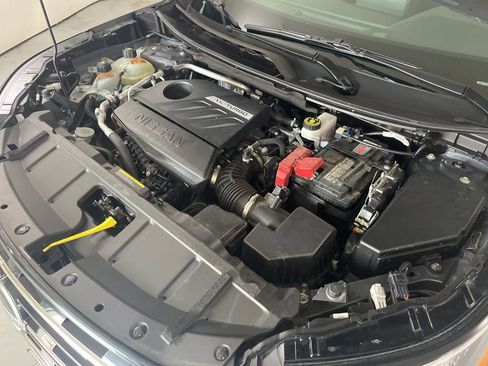 Used 2025 Nissan Rogue SV AWD/4WD image 12
