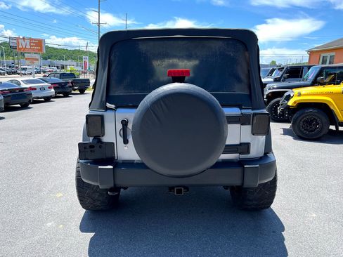 Used 2018 Jeep Wrangler Unlimited Sport S image 4