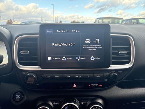 Used 2024 Hyundai Venue SEL image 19