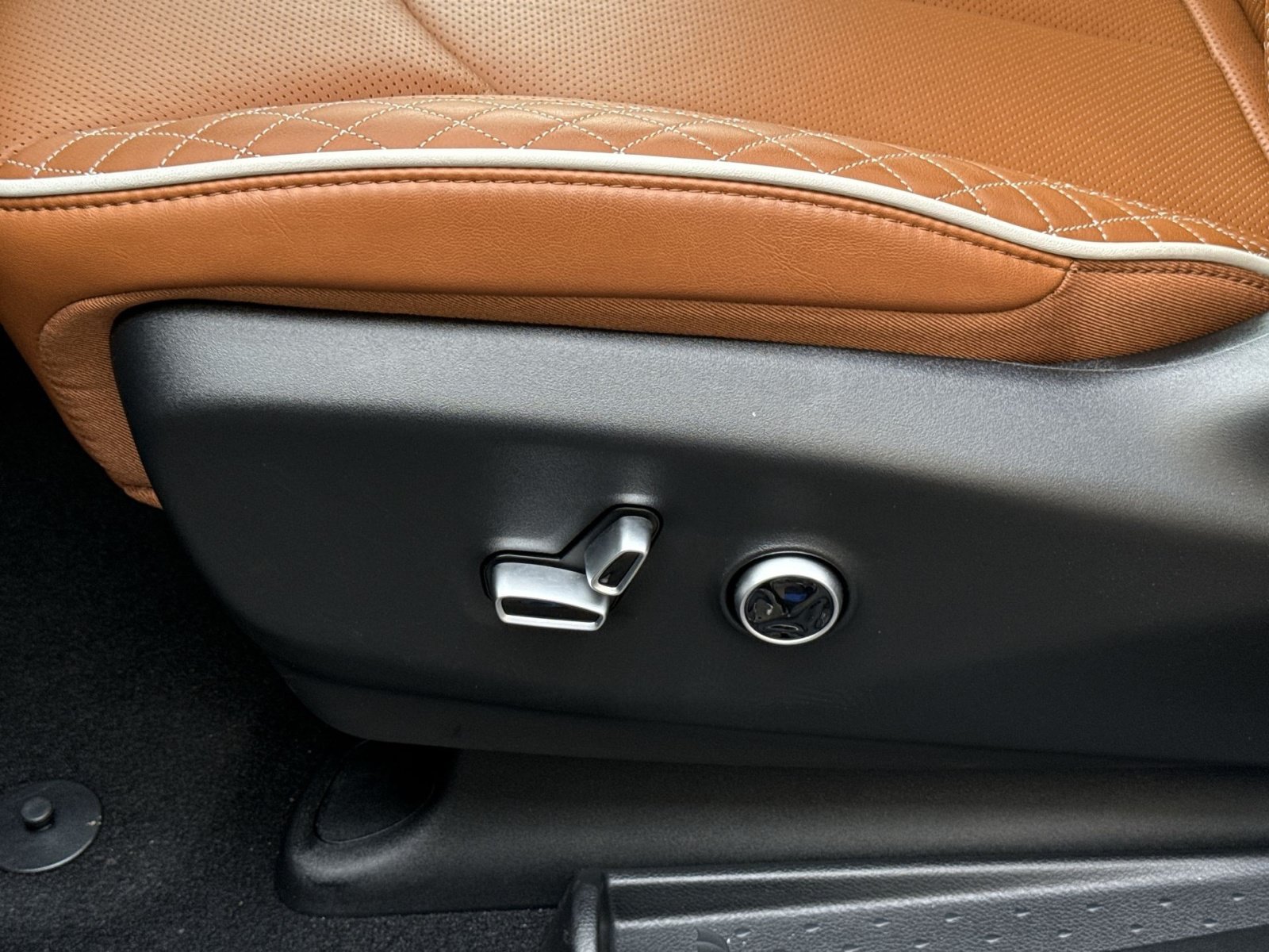 Used 2026 Chrysler Pacifica Pinnacle FWD image 14
