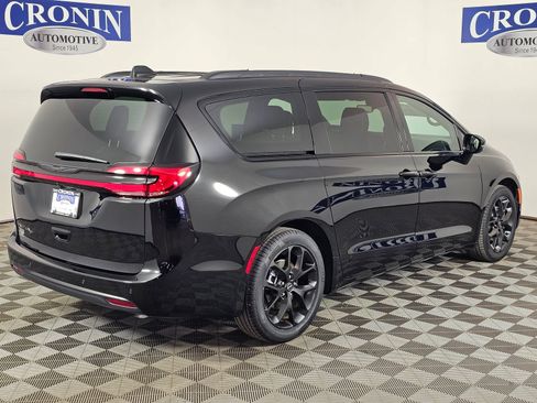 New 2026 Chrysler Pacifica Select w/ S Appearance Package FWD image 5