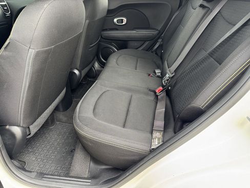 Used 2016 Kia Soul + image 16