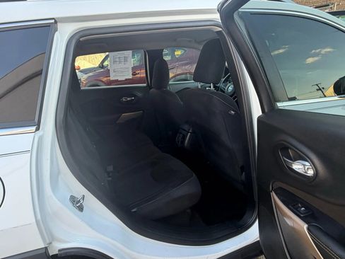 Used 2017 Jeep Cherokee Latitude image 27