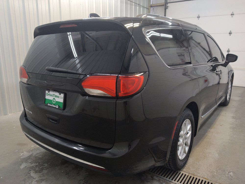 Used 2020 Chrysler Pacifica Touring-L FWD image 9