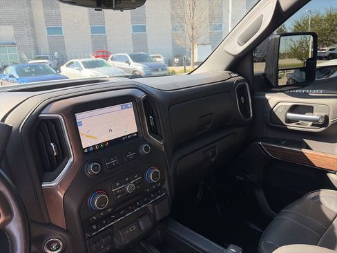 Used 2022 Chevrolet Silverado 2500 High Country w/ Z71 Off-Road Package image 24