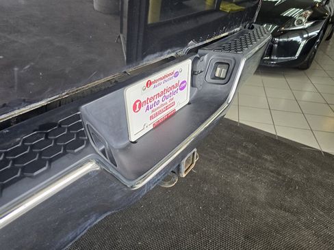 Used 2018 RAM 2500 Tradesman w/ Chrome Appearance Group AWD/4WD image 27