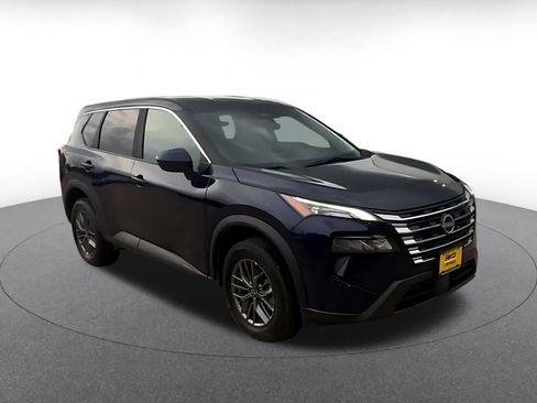 Used 2026 Nissan Rogue SV AWD/4WD image 3