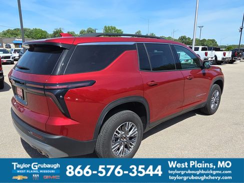 Used 2026 Chevrolet Traverse LT AWD/4WD image 8