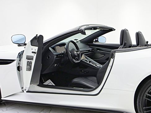 Used 2024 Aston Martin DB12 Convertible RWD image 6