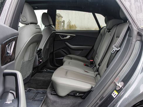 Used 2021 Audi Q8 Premium Plus w/ Premium Plus Package image 19