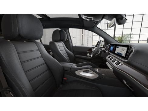 New 2026 Mercedes-Benz GLS 580 4MATIC image 16