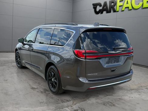 Used 2022 Chrysler Pacifica Touring-L FWD image 8