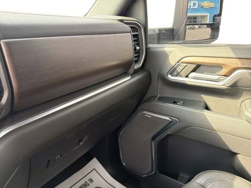 Used 2024 Chevrolet Silverado 2500 High Country w/ High Country Premium Package AWD/4WD image 24