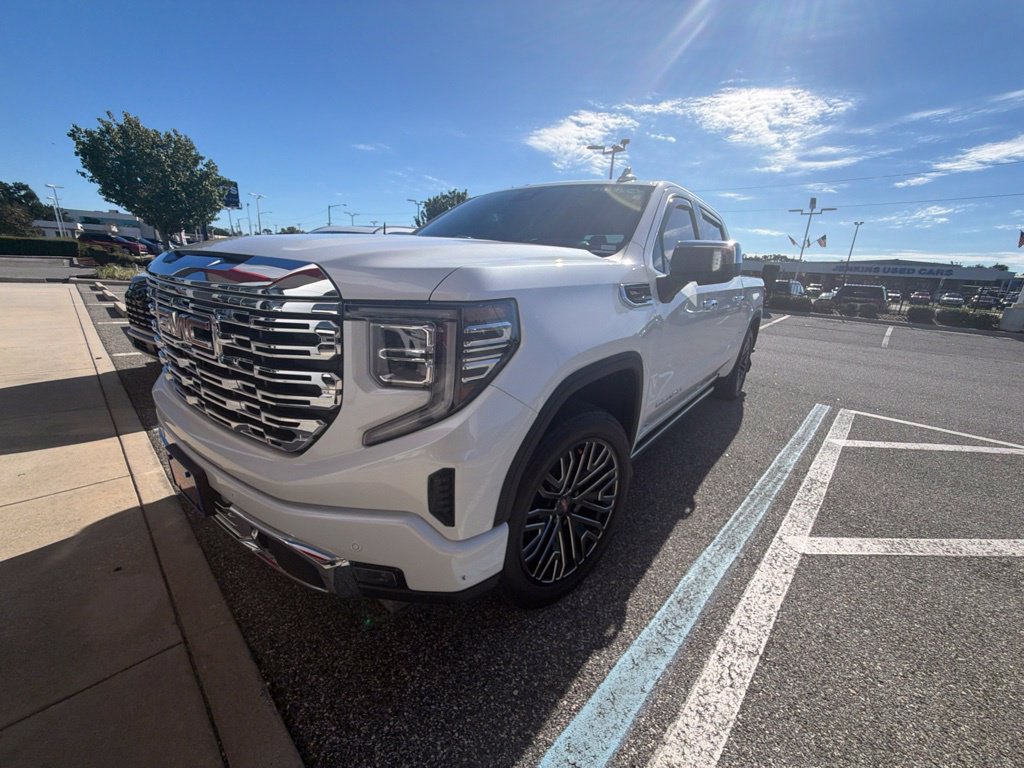 Used 2024 GMC Sierra 1500 Denali w/ Denali Reserve Package AWD/4WD image 1