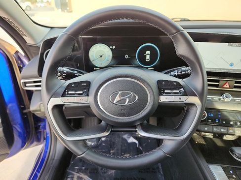 Used 2023 Hyundai Elantra Limited image 17