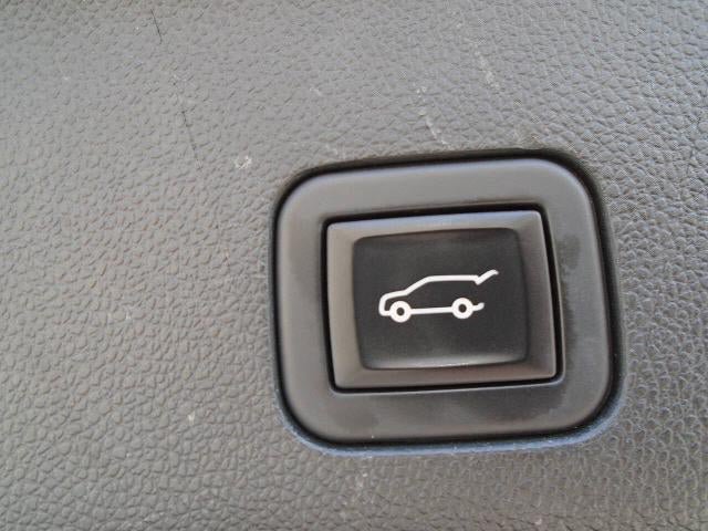 Used 2023 Chevrolet Suburban Premier AWD/4WD image 33