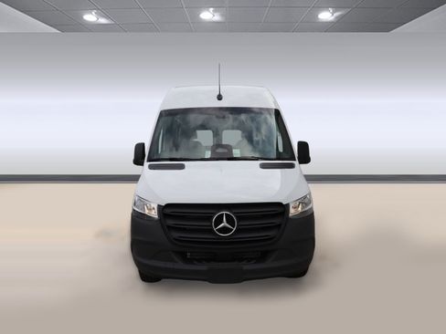 Used 2025 Mercedes-Benz Sprinter 2500 image 6