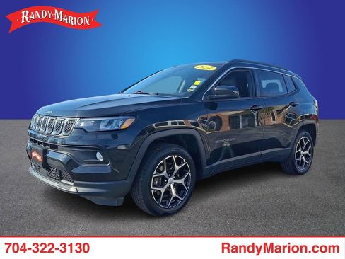 Used 2024 Jeep Compass Latitude w/ Altitude Special Edition image 1
