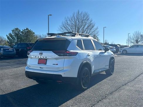 Used 2025 Nissan Rogue SV image 4