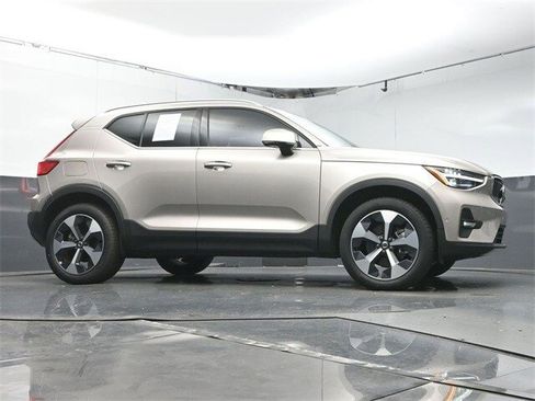 Certified 2024 Volvo XC40 B5 Plus w/ Protection Package Premier image 31