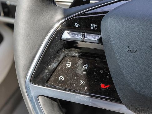 Used 2026 Cadillac Vistiq Luxury image 16