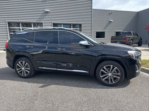 Used 2020 GMC Terrain Denali w/ Denali Premium Package FWD image 4