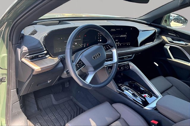 Used 2025 Audi Q5 Premium Plus w/ Premium Plus AWD/4WD image 13