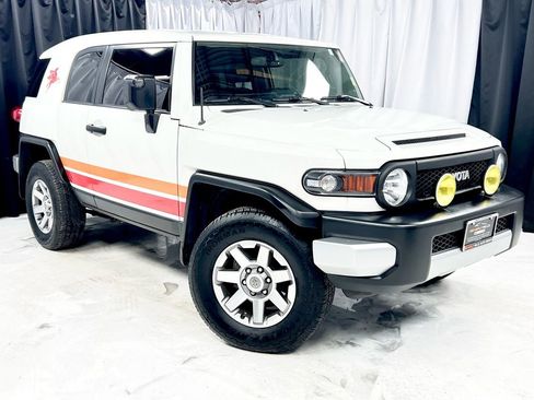 Used 2014 Toyota FJ Cruiser 4WD image 4