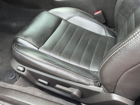 Used 2011 Ford Mustang GT Premium w/ Comfort Pkg RWD image 19