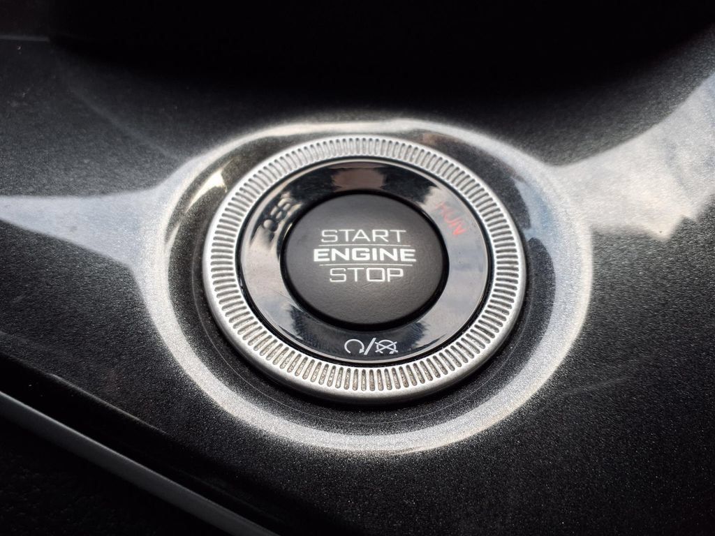 Used 2023 Jeep Grand Cherokee Altitude AWD/4WD image 18