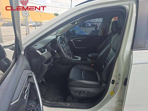 Used 2019 Toyota RAV4 XLE Premium FWD image 3