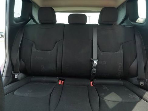 Used 2015 Jeep Renegade Latitude w/ Trailer Tow Group image 32