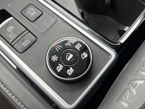 Used 2023 Nissan Pathfinder SL AWD/4WD image 48