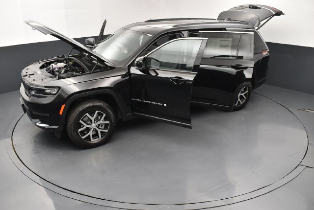 Used 2025 Jeep Grand Cherokee L Limited w/ Trailer Tow Package AWD/4WD image 27