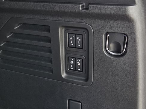 Used 2026 Chevrolet Traverse High Country FWD image 10