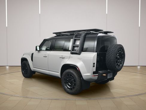New 2026 Land Rover Defender 110 AWD/4WD image 3