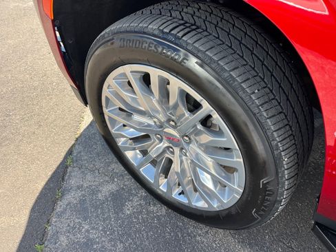 Used 2023 GMC Yukon SLT image 3