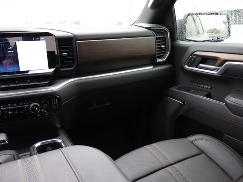 Used 2026 Chevrolet Silverado 1500 High Country AWD/4WD image 16