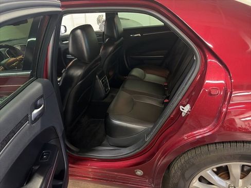 Used 2018 Chrysler 300 Limited w/ Safetytec Plus Group image 10