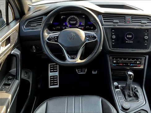 Used 2022 Volkswagen Tiguan SE R-Line image 17