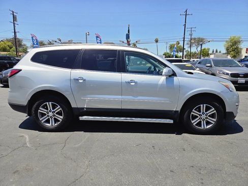 Used 2017 Chevrolet Traverse LT FWD image 18