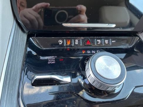 Used 2024 Jeep Wagoneer Series II w/ Flexible Seating Group AWD/4WD image 15